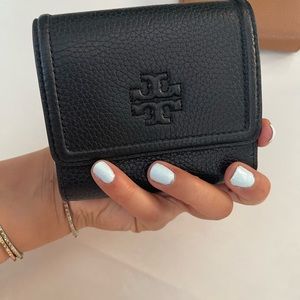 Hp❤️🔥 New 🖤 Tory Burch Thea mini wallet